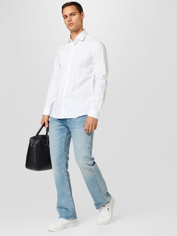 Calvin Klein - Ajuste estrecho Camisa de negocios en blanco