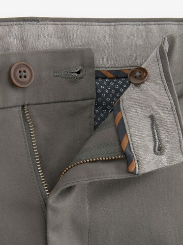 regular Pantaloni chino di Next in grigio