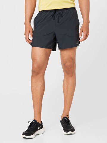 regular Pantaloni sportivi 'Flex Stride' di NIKE in nero: frontale