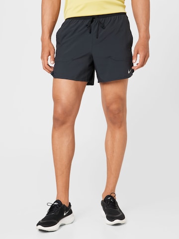 Regular Pantalon de sport 'Flex Stride' NIKE en noir : devant