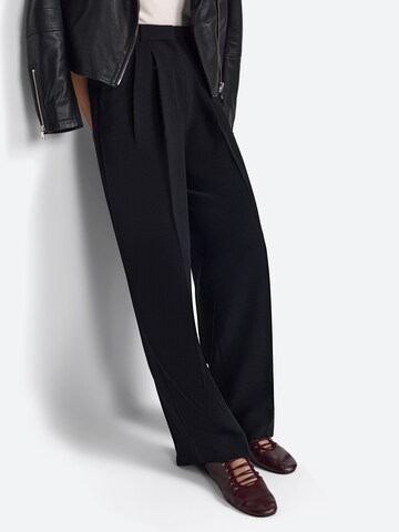 Wide leg Pantaloni con pieghe di Rich & Royal in nero: frontale