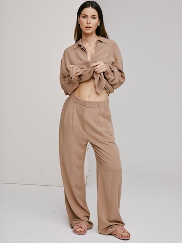 A LOT LESS Wide leg Pleat-Front Pants 'Elisa' in Brown