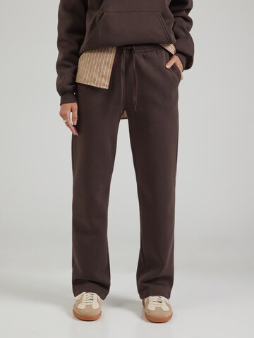 Loosefit Pantalon Gina Tricot en marron : devant