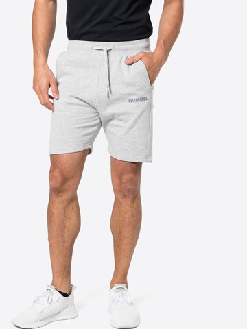 Hummel Regular Sportshorts in Grau: predná strana