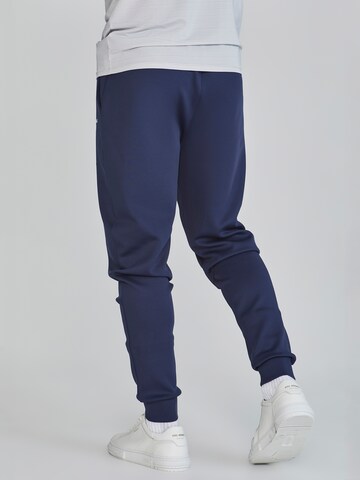 Tapered Pantaloni sportivi di SikSilk in blu