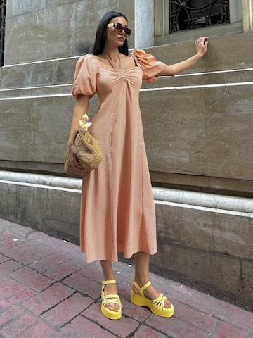 For You Moda Jurk in Oranje: voorkant