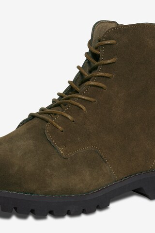 BLEND Lace-Up Boots in Green