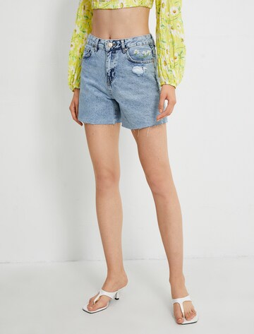 Koton Regular Jeans in Blauw: voorkant