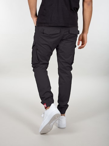 juoda ALPHA INDUSTRIES Prigludęs Laisvo stiliaus kelnės 'Spy Pant'