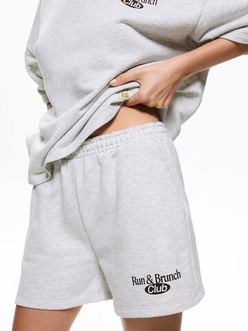 Pull&Bear Regular Trousers in Grey: front