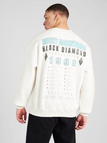 Abercrombie & Fitch Sweatshirt 'SKI DESTINATIONS' i hvid