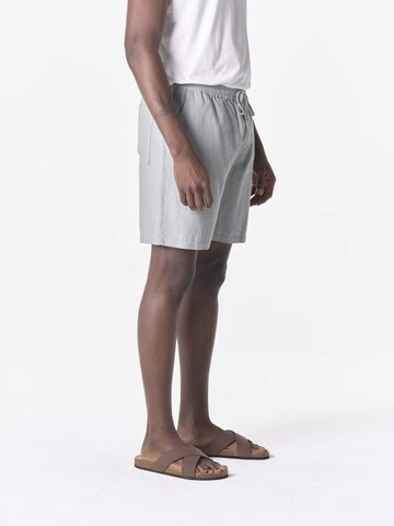 KOROSHI Regular Shorts in Grau