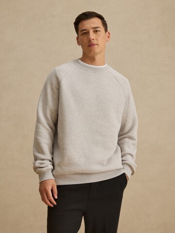 DAN FOX APPAREL - Sudadera 'Emin' en gris: frente