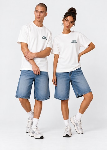 Loyal Athletics by Kontra K T-Shirt mit kleinem Front-Print in Regular Fit in Weiß: Vorderseite