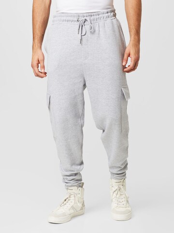 Effilé Pantalon cargo BURTON MENSWEAR LONDON en gris : devant