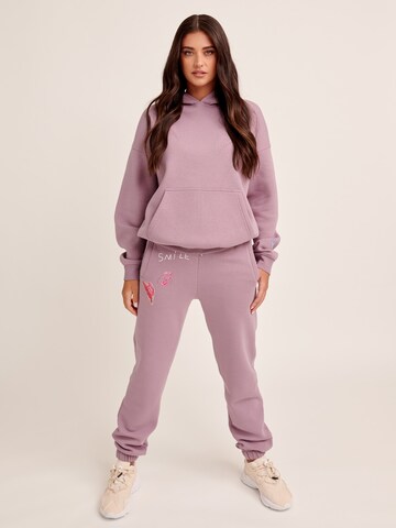 Sweat-shirt 'Kaili' ABOUT YOU x Antonia en violet