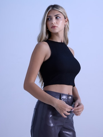 ABOUT YOU x irinassw Top 'Cara' in Schwarz