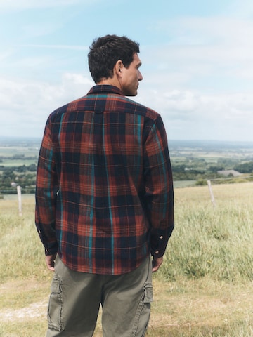 Next - Ajuste regular Camisa en rojo