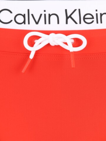 Shorts de bain Calvin Klein Swimwear en rouge