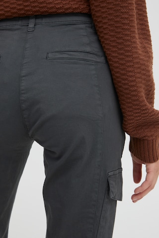 Oxmo Tapered Cargo Pants in Grey