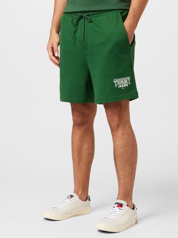 Tommy Jeans Regular Trousers in Green: front