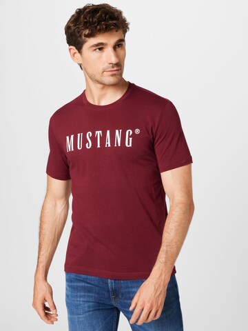 Tricou 'Alex' de la MUSTANG pe roșu: față