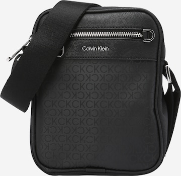 Calvin Klein - Mala de ombro em preto: frente