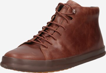 CAMPER - Botas com atacadores 'Chasis' em castanho: frente