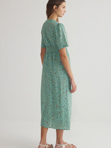 zaļš Trendyol Kleita