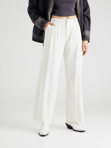 Calvin Klein Jeans Štandardný strih Chino nohavice - biela: predná strana