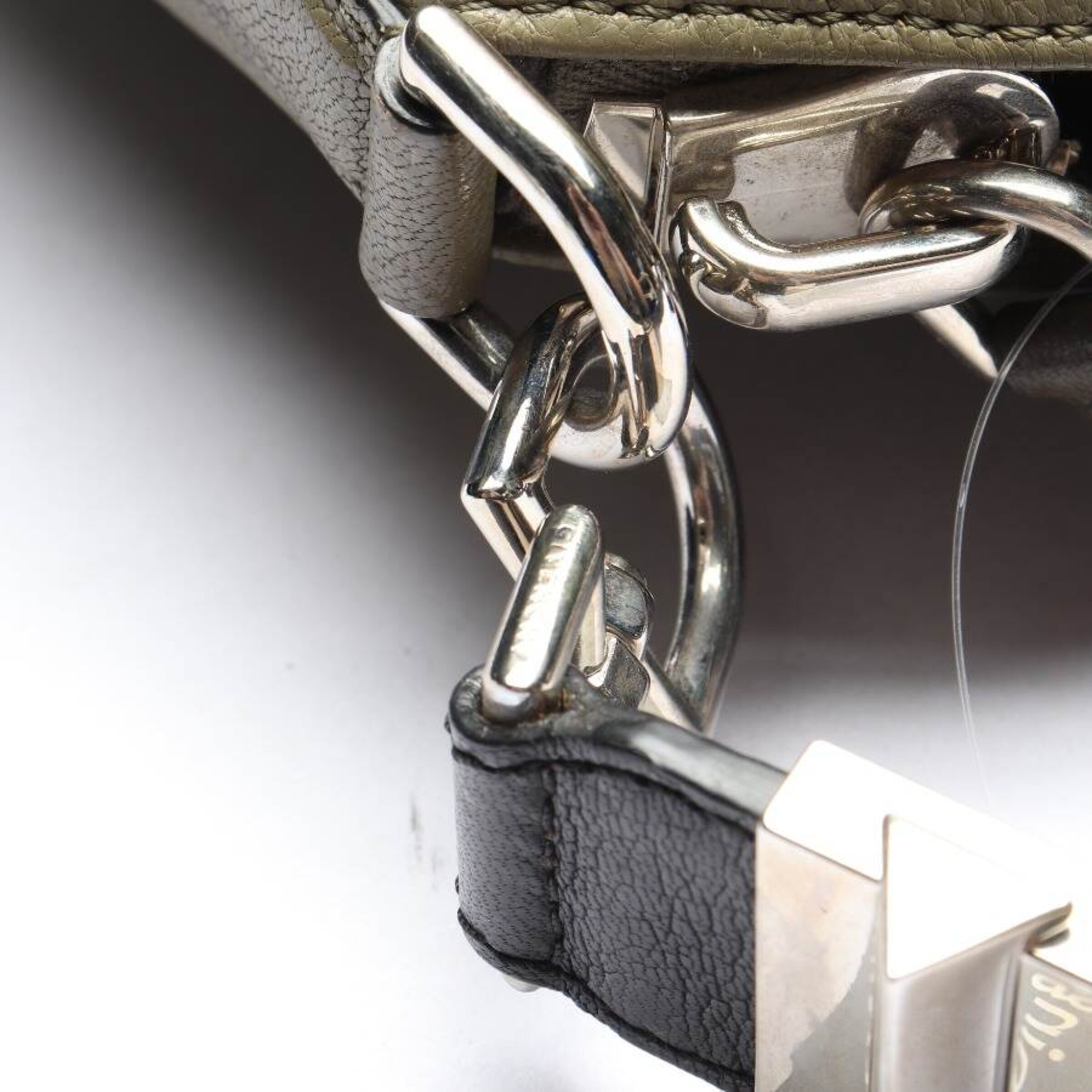 Givenchy Bag in One size in Green