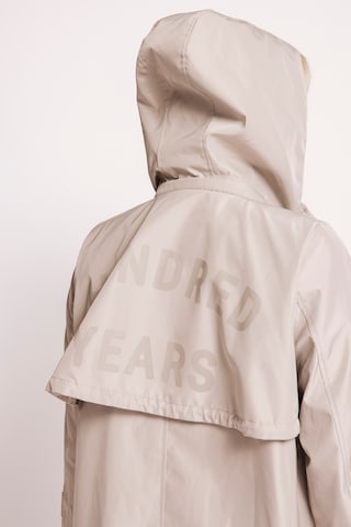 Zhrill Mantel in Beige