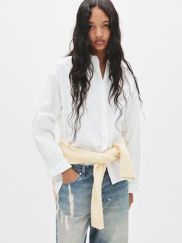 Pull&Bear Blouse in White: front
