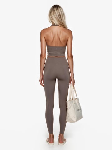 Haut de sport 'Second Skin Studio Halter Top' GOD SAVE QUEENS en marron