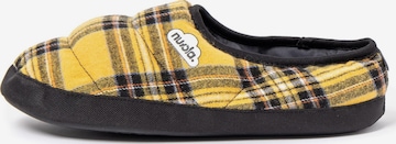 Nuvola. Huisschoenen 'Classic Scotland' in Geel: voorkant