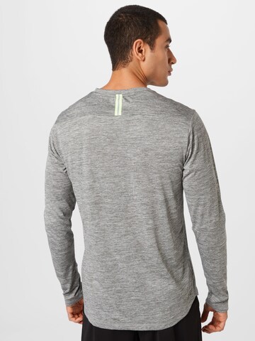 PUMA Sportshirt in Grau