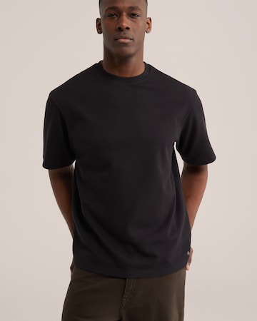 Tricou de la WE Fashion pe negru: față
