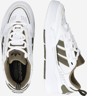 ADIDAS ORIGINALS - Sapatilhas baixas 'Adi2000' em branco