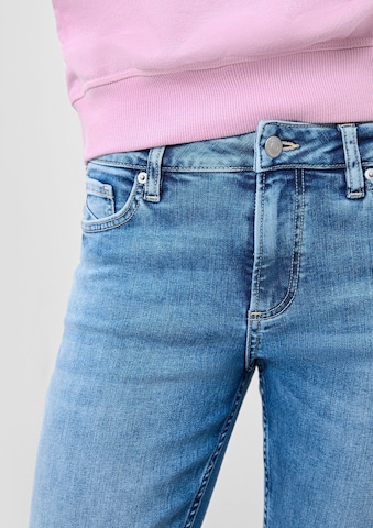 QS Расклешенный Джинсы 'Catie' в Синий