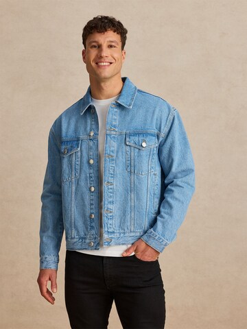DAN FOX APPAREL Φθινοπωρινό και ανοιξιάτικο μπουφάν 'Jakob' σε μπλε: μπροστά
