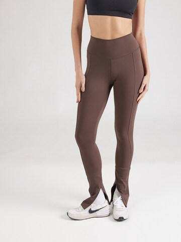 NIKE - Skinny Pantalón deportivo 'ONE' en marrón: frente