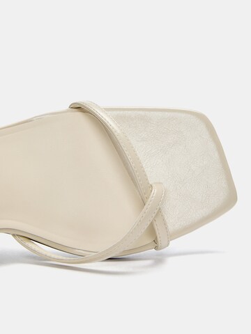 Tongs Pull&Bear en beige