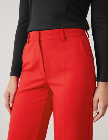 GERRY WEBER Regular Pleated Pants in Red