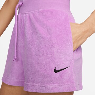 Nike Sportswear Regular Shorts in Lila