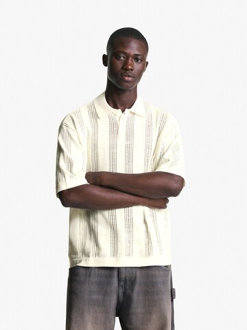 Bershka Shirt in White: front