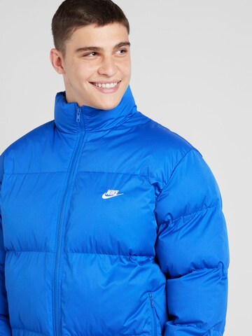 Nike SportswearZimska jakna 'CLUB' - plava boja