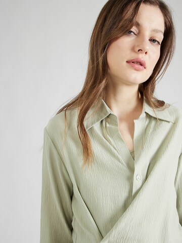 TOPSHOP Blouse in Green