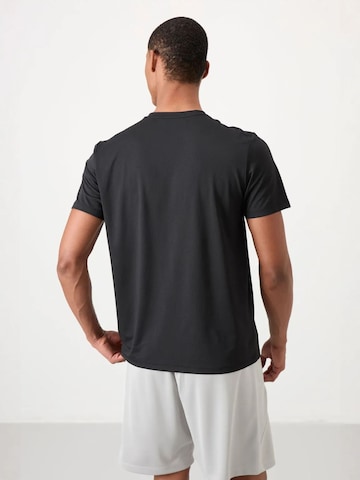 T-Shirt fonctionnel Tommy Life en noir