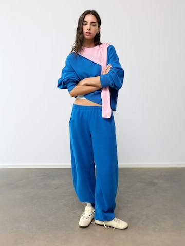 Pull&Bear Суичър в синьо