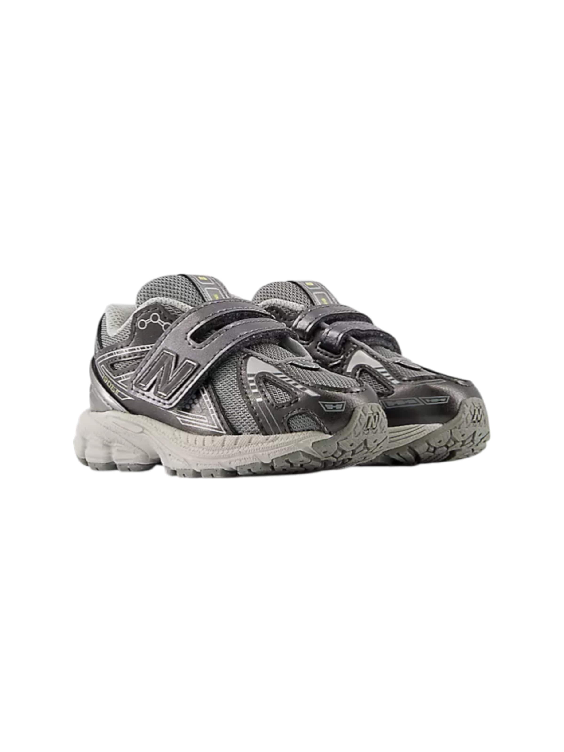 Scarpa sportiva di new balance in nero